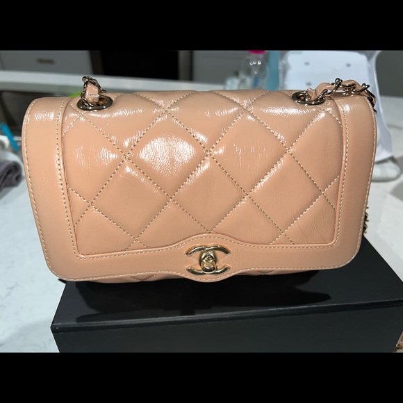 Chanel handbag - Picture 1 of 8